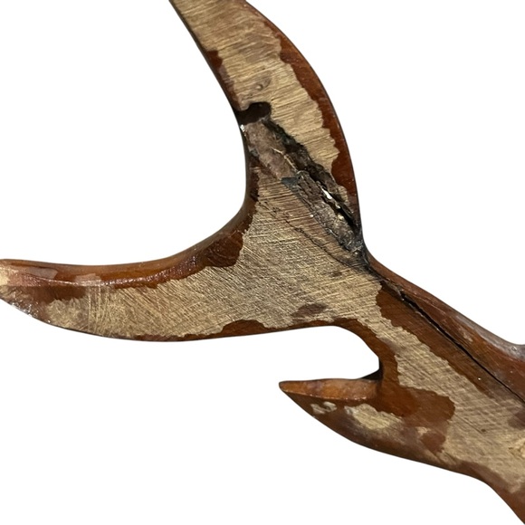 Hand Carved Wooden Fish Key Hanger Holder - Picture 3 of 4